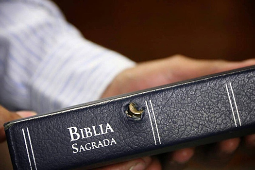 Как библия спала бразильца от пули озверевшего полицейского