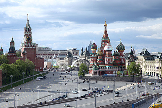 "Всему есть предел": митрополит возмутился полумесяцами на храме Василия Блаженного