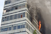 В подмосковном Фрязино загорелся НИИ "Платан", МЧС спасает людей из здания