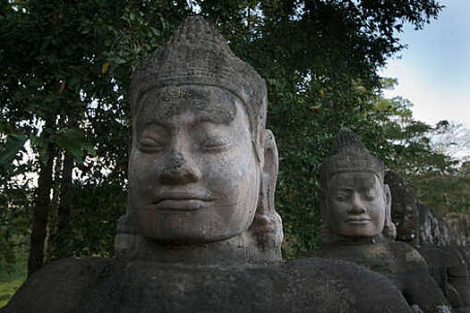 Камбоджа обвинила американского миллиардера в покупке краденых скульптур
