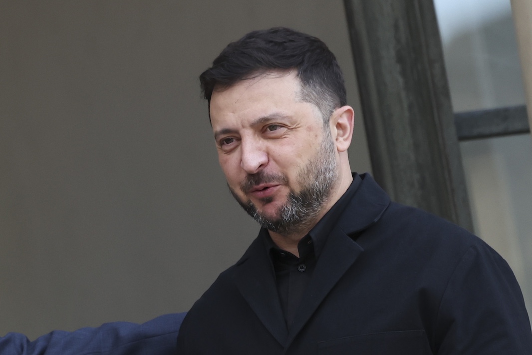 Зеленский прибыл в Париж на переговоры с Макроном