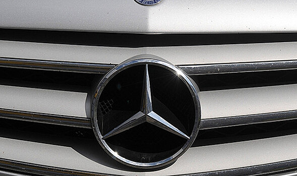 Два полицейских пострадали в погоне за лихачом на Mercedes