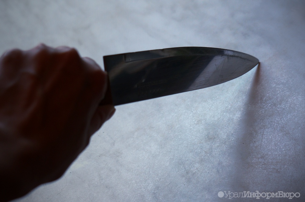 В свердловской школе один подросток порезал другого ножом