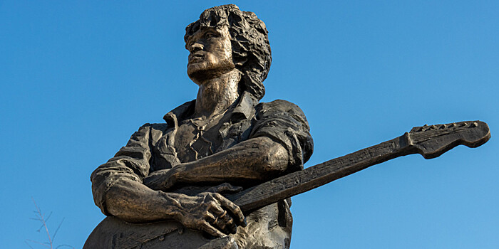 Звезда по имени Цой: как в Петербурге хранят память о легендарном рок-музыканте