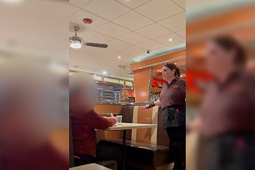 Официантку уволили из ресторана за слишком крупные чаевые