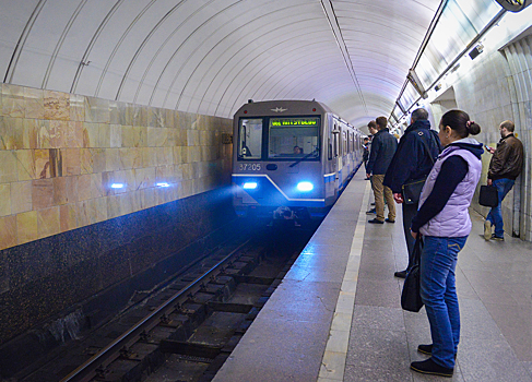 Экс-полицейскую изнасиловали в туалете московского метро
