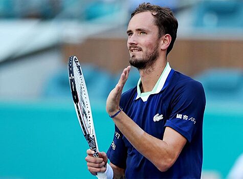 Медведев одержал волевую победу и догнал Рублева