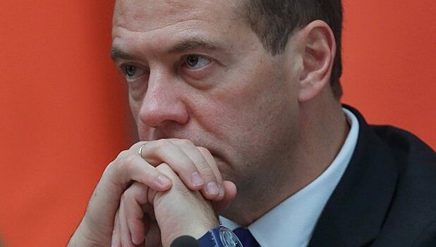 Медведев высказался о запрете доллара и евро