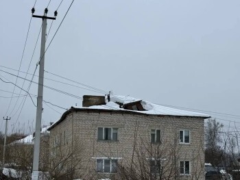 Прд тяжестью мокрого снега рухнула крыша жилого дома в Тарусе