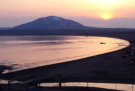 «Присыпанный пудрой» вулкан на Курилах показали на фото