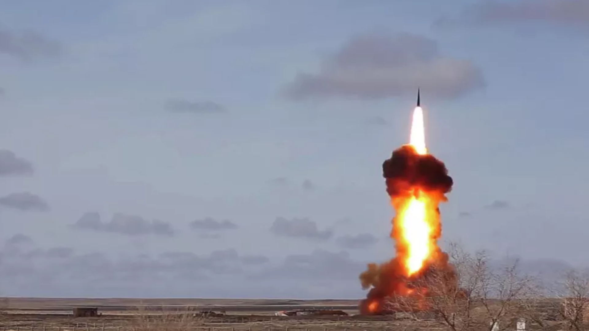 ВКС провели успешный пуск с космическим аппаратом в интересах МО РФ