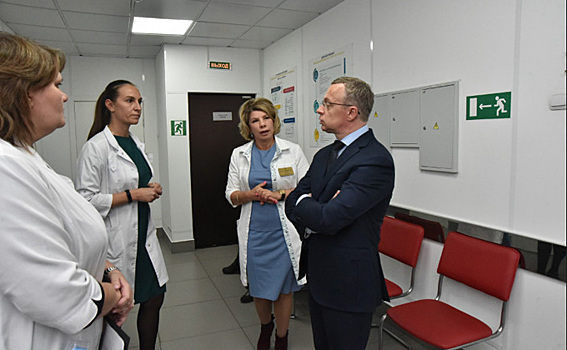 Пять филиалов новосибирской поликлиники проверил первый замгубернатора Юрий Петухов