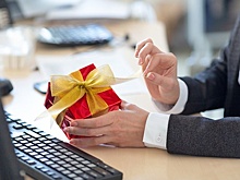 Нотариус Корнилова рассказала о подарках, которые облагаются налогом