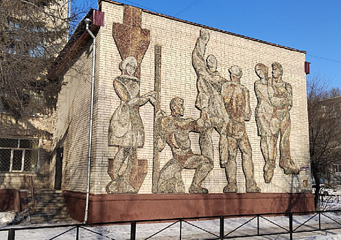 На экскурсии по Благовещенску рассказывают об уникальных советских мозаиках