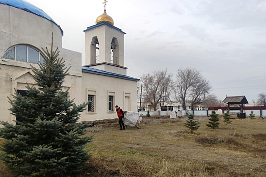 В Оренбуржье заключенные занимаются уборкой храмов и дорог после зимы