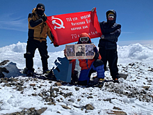 На вершине Эльбруса установили памятник героям Великой Отечественной войны