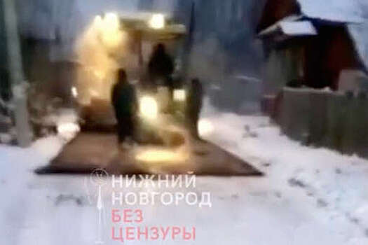 В Нижегородской области коммунальщики уложили асфальт прямо на снег