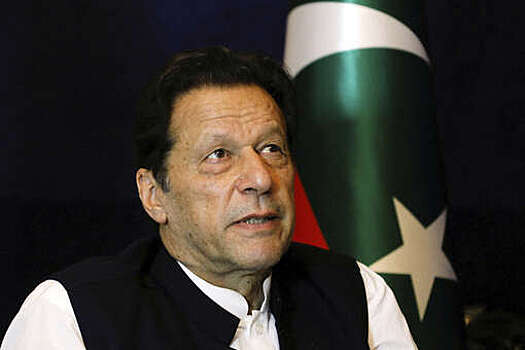 Dawn: экс-премьер Пакистана Хан проведет 7 лет в тюрьме из-за незаконного брака