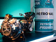 Новые моторы Mercedes-AMG остались без топлива перед стартом сезона "Ф-1"