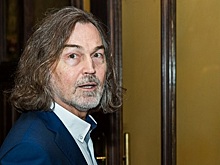Никас Сафронов разобрал памятник Галине Волчек