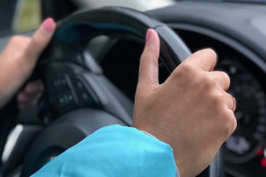 Пьяная женщина за рулем «Лексуса» расцарапала лицо полицейскому