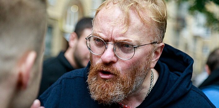 Депутат Милонов заявил, что предстоящий ЧМ по хоккею в Латвии следует назвать "Вялой клюшкой"