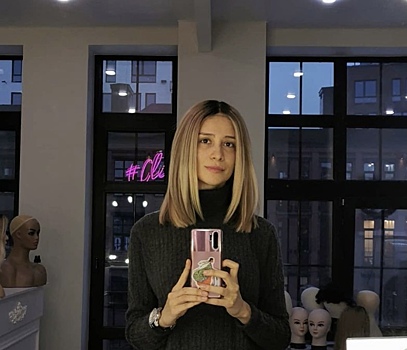 Куркова выложила фото в новом имидже — с короткими волосами и блондом