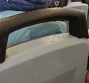 Капает с потолка: пассажиры обнаружили странное явление в костромском автобусе