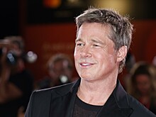 61-летний Брэд Питт снялся без рубашки и показал десятки татуировок