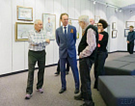 Префект Анатолий Смирнов посетил приуроченную к юбилею Победы выставку в КЦ «Зеленоград»