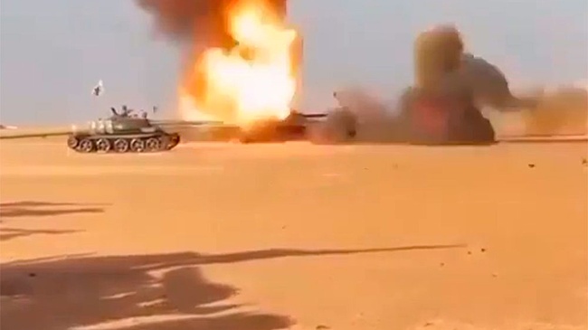 Появилось видео взрыва танка Т-55 на учениях с боевой стрельбой в Ливии