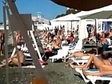 "Народу полно": очевидцы продолжают публиковать видео с переполненными пляжами в Сочи