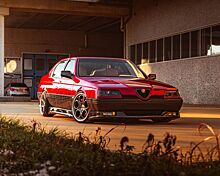 Alfa Romeo 164 QV стал потрясающим рестомодом с карбоновым обвесом и «телефонными» дисками