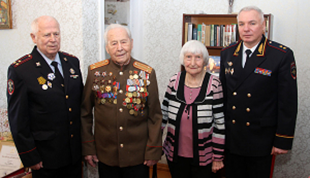 Владимир Колокольцев поздравил ветерана со столетним юбилеем