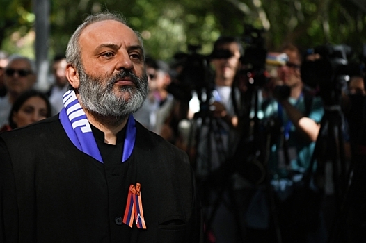 В Ереване задержали архиепископа Галстаняна и еще двух человек