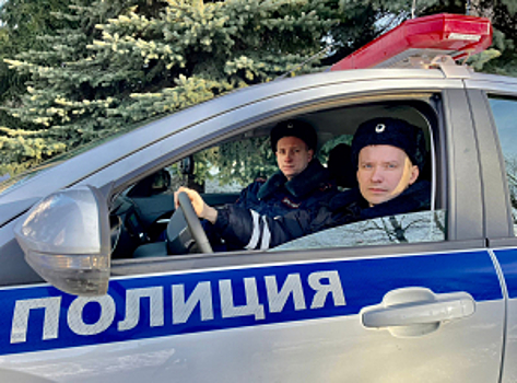 В Великом Новгороде дорожные полицейские спасли человека