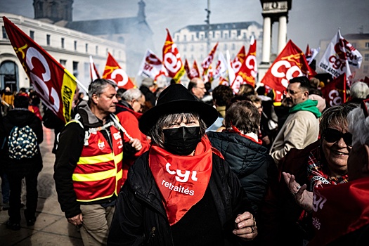 Полиция Франции заявила о сотнях "радикальных элементов" на акциях протеста