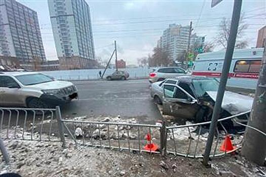 Молодой водитель ВАЗа, за год нарушивший ПДД 53 раза, отправил свою пассажирку в больницу в Самаре