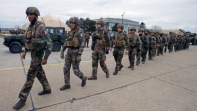 Минобороны Франции: Группа военных попала под поезд во время учений в регионе Фрежюс
