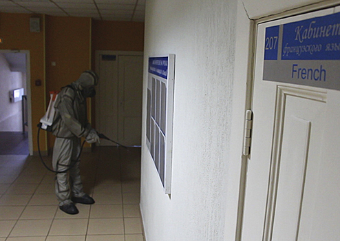 Военнослужащие РХБ защиты ЦВО провели дезинфекцию более 70 школ в Свердловской области
