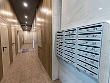 Юрист предупредил россиян о штрафах за хранение вещей в подъезде