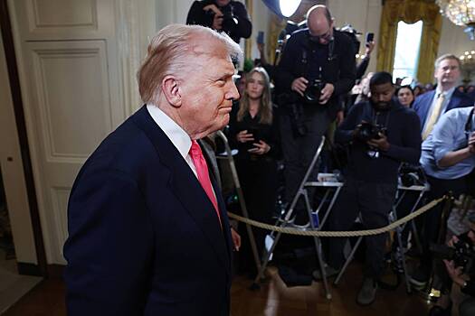 Названы две версии возникновения коррупционного скандала на Украине