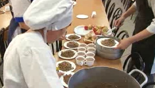 В российских школах введут обязательное горячее питание
