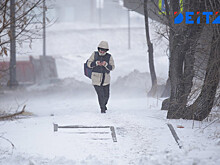 Почти 170 человек убирают снег на тротуарах во Владивостоке