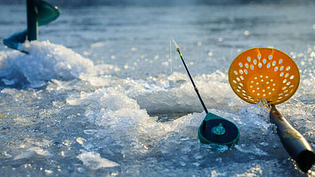 Amur Mash: на Сахалине отколовшуюся льдину с десятками рыбаков уносит в море