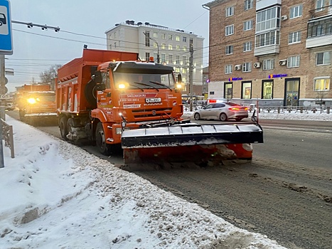 В Ижевске продолжается вывоз скопившегося снега с улиц