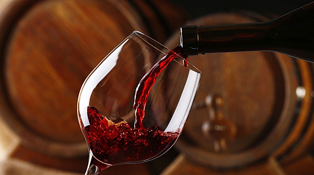 Экономист предупредил о последствиях ввода высоких пошлин на вино из стран НАТО