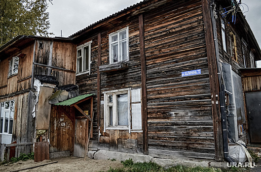 В Сибири 92-летнего ветерана войны пообещали переселить из разваливающегося общежития через 10 лет