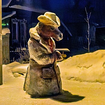 В Сарапуле появилась снежная скульптура коня в пальто