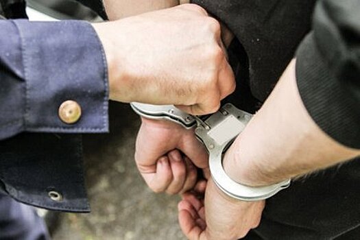 В Иркутске полицейские с поличным задержали подозреваемого в карманной краже